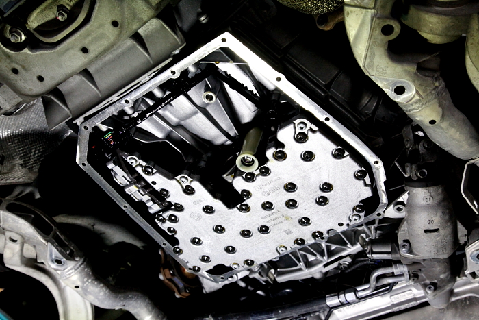 Audi A4/B8アバント  ATFオイル・デフオイル・NUTEC ECOプログラム施工！！ | MACARS (メイカーズ) | 兵庫県姫路市