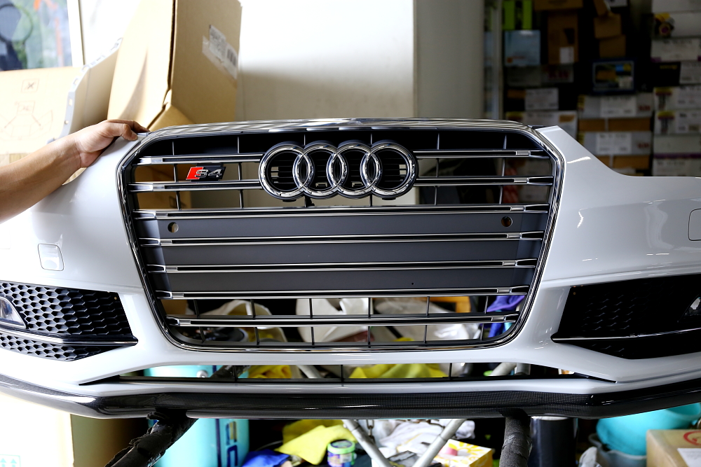 Audi A4/B8.5 AVANT & S4純正F/グリル！！ | MACARS | 兵庫県姫路市