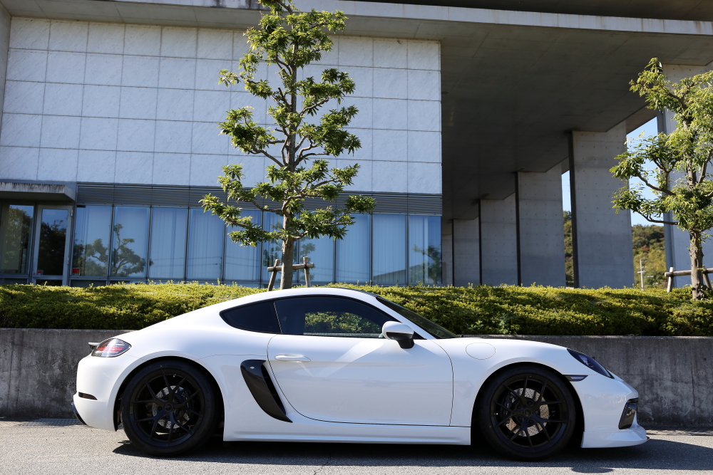 Porsche 718/Cayman ＆ カーボンサイドダクトカバー＋カーボンバンパートリム！！ | MACARS (メイカーズ) | 兵庫県姫路市