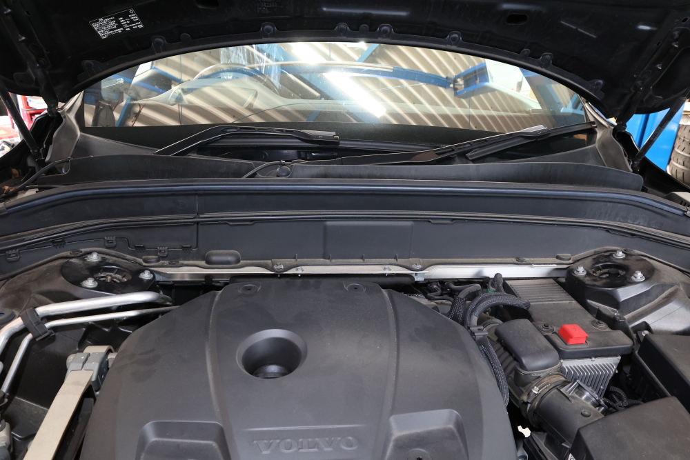 VOLVOボルボ専用ERST(エアスト)XC40(XB) ボディ補強パーツ ミッドロア―シャーシパネルMid Lower Chassis Panel