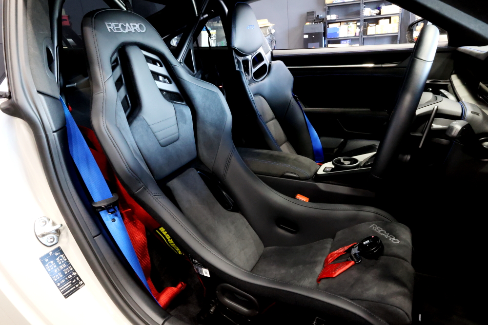 Porsche 992/GT3クラブスポーツパッケージ ＆ RECARO RSS UT装着!!