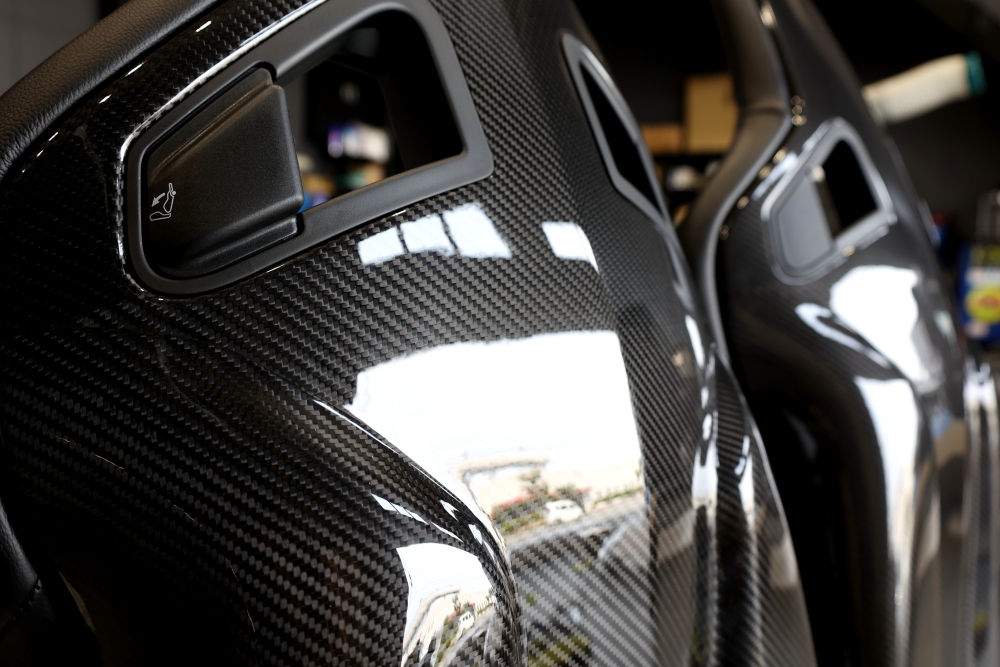 RACARO Sportster専用ドライカーボンバックシェル！！