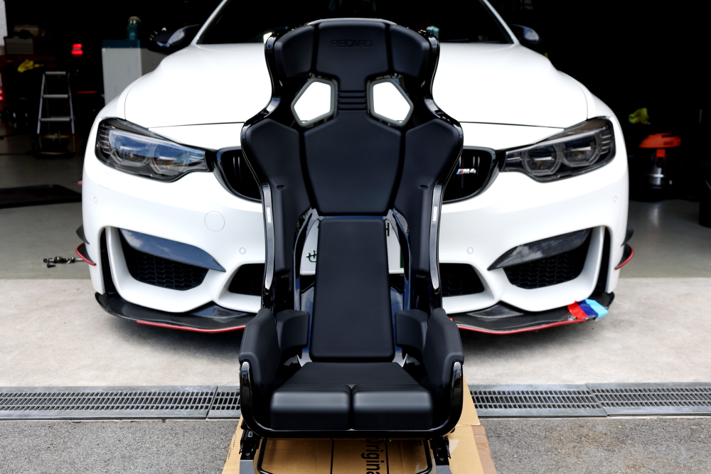 BMW F82/M4Coupe ＆ RECARO PRO RACER RMS2700G！！