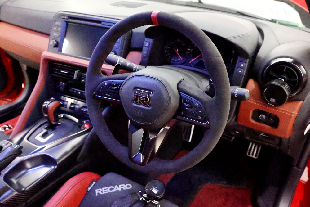 NISSAN R35/GT-R & NISSAN GT-R NISMO ステアリング+アラメント調整！！