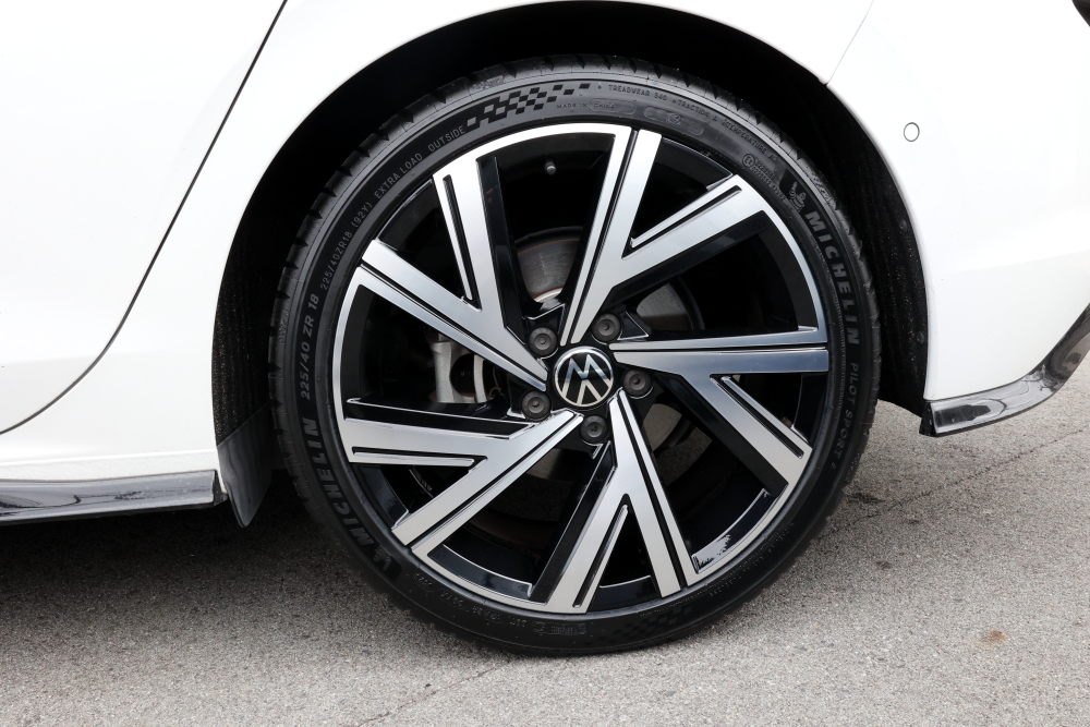 VW mk8/GOLF R-Line＆ MICHELIN PILOT SPOT5タイヤ交換！！