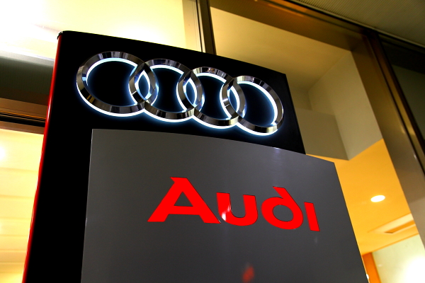 Audi Q5/2.0T S-LINE 新車納車& コーディング変更＋PEDAL BOX装着！！